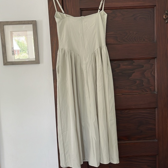 Spaghetti strap cool green dress with pockets - Picture 3 of 5